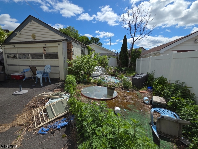 2218 Berwyn St Property Photo 26