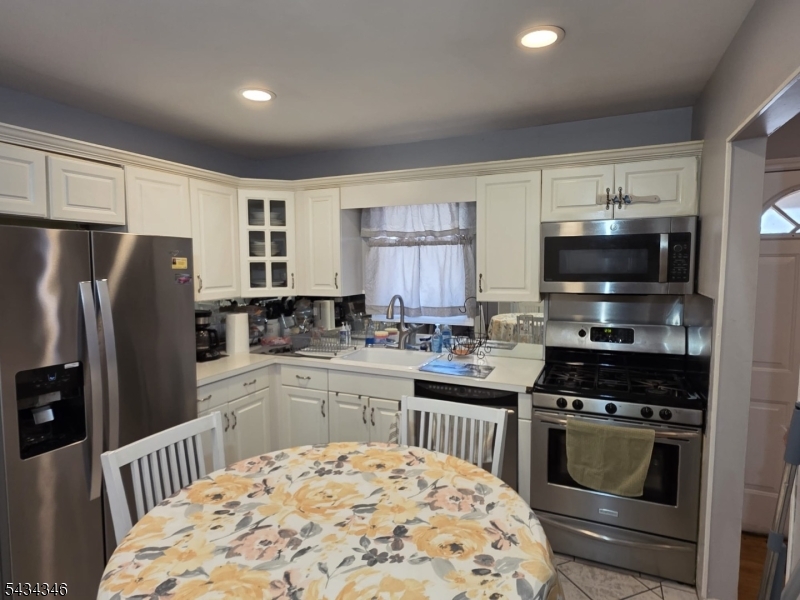 1578 Broad St Property Photo 3