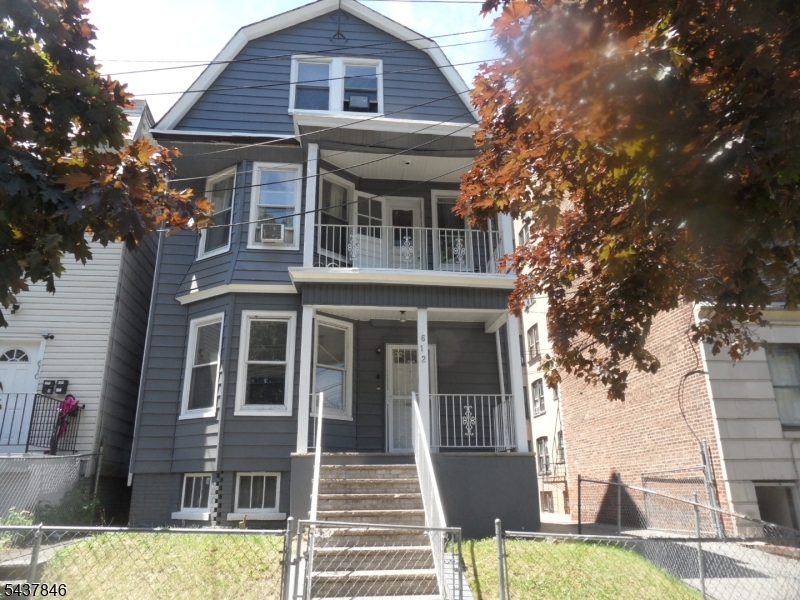 612 Lyons Ave Property Photo 1