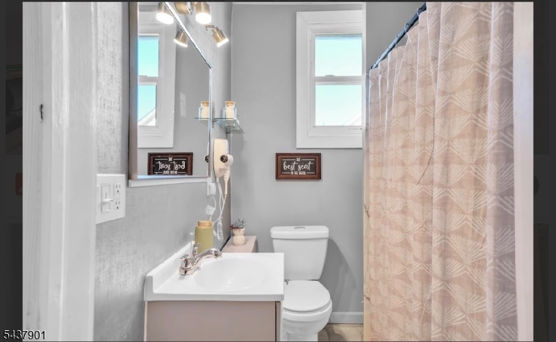 518 Miner Ter Property Photo 4