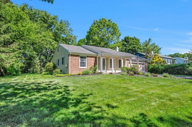 36 Cloverhill Dr Property Photo 3