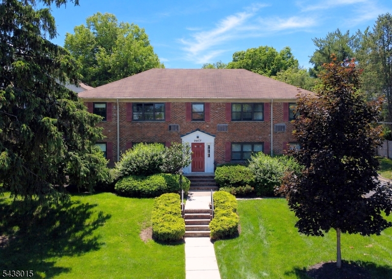 9 West Ct 2B Property Photo 1