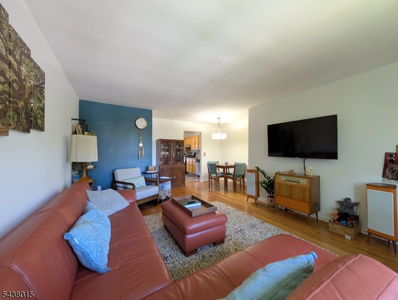 9 West Ct 2b Property Photo 5