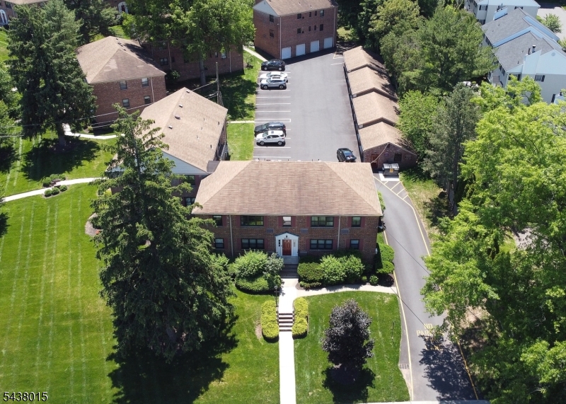 9 West Ct 2b Property Photo 17
