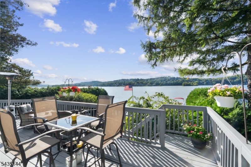 64 E Shore Trl Property Photo 2