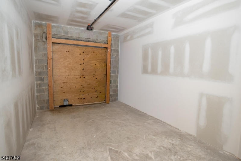 15 Paterson Ave Property Photo 13