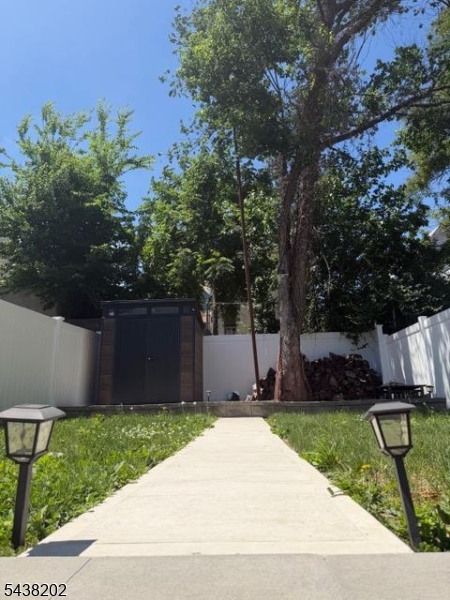149 Camden St Property Photo 8
