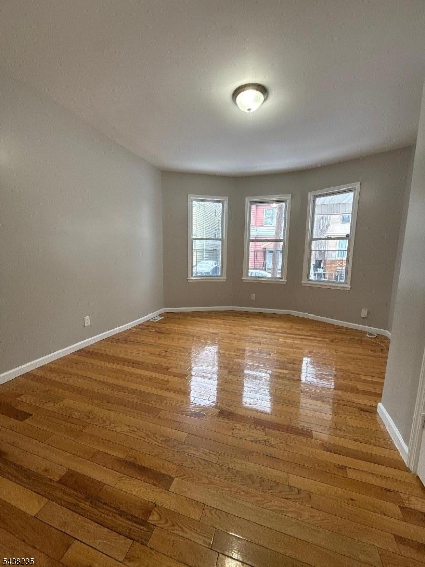 420 Jelliff Ave Property Photo 2