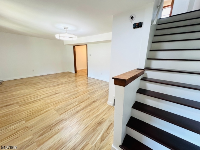 272 E Washington Ave 272 Property Photo 4