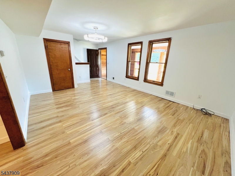272 E Washington Ave 272 Property Photo 5