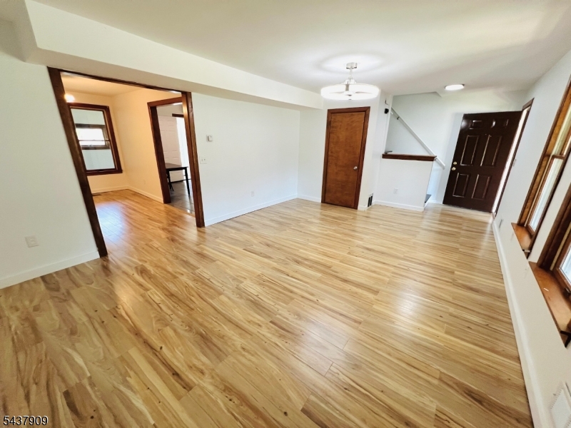 272 E Washington Ave 272 Property Photo 6