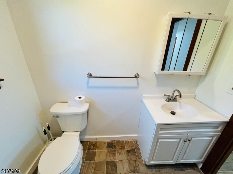 272 E Washington Ave 272 Property Photo 14