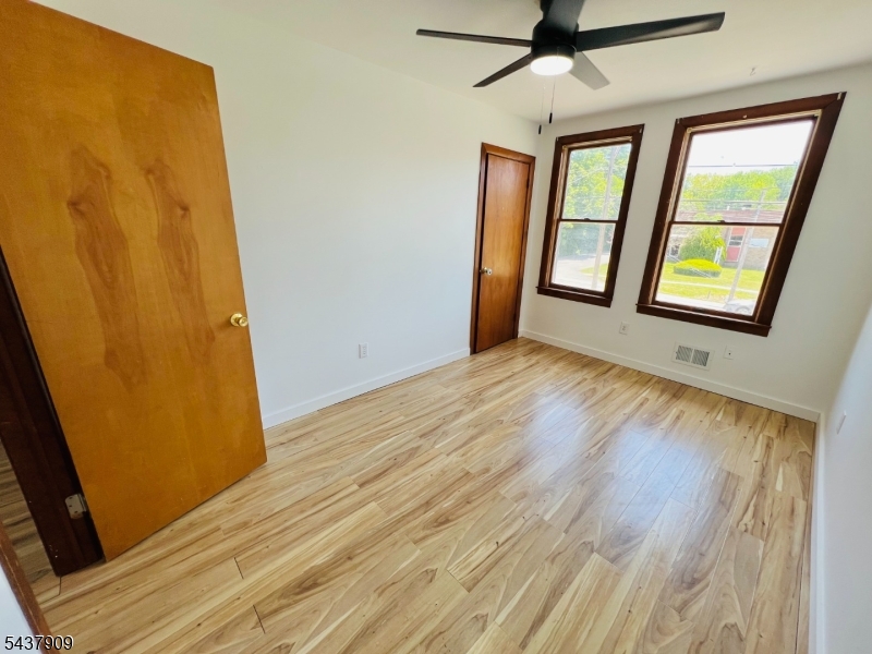 272 E Washington Ave 272 Property Photo 16