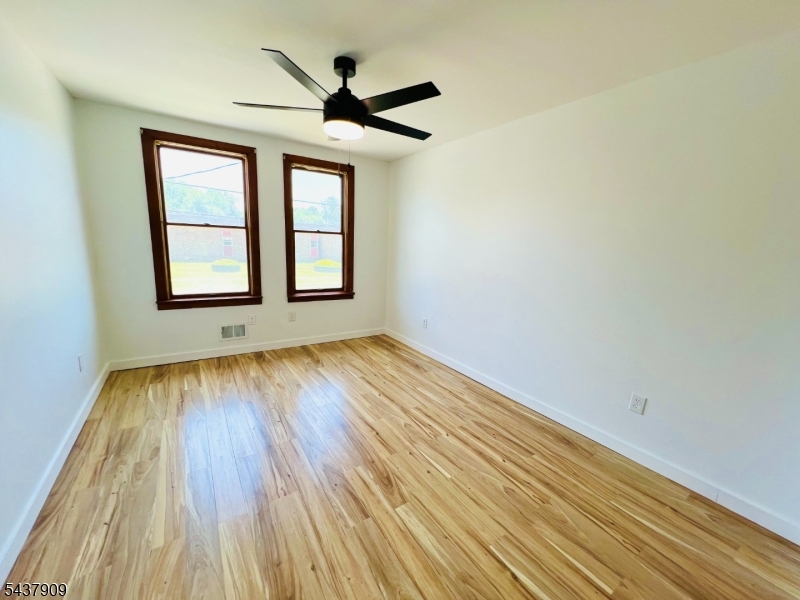 272 E Washington Ave 272 Property Photo 17
