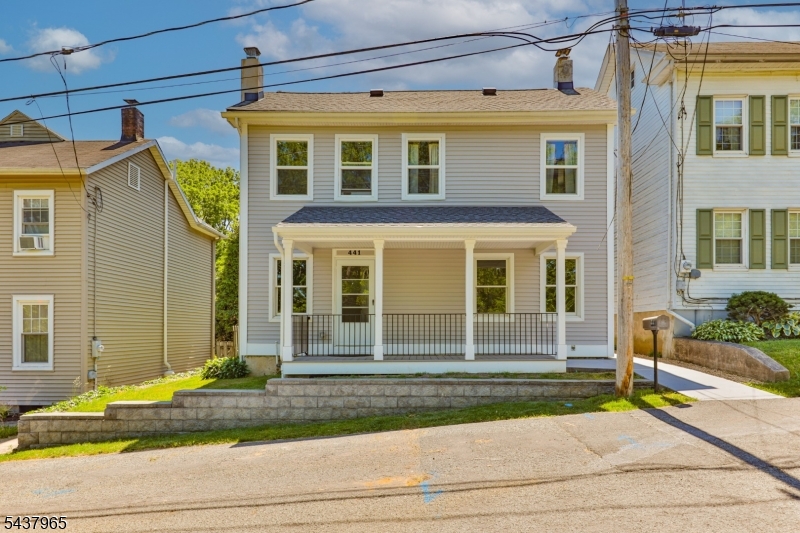 441 Maple Ave Property Photo 1