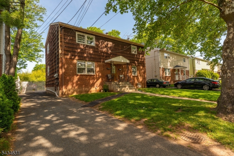 2072 Elizabeth Ave Property Photo 2
