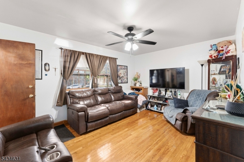 2072 Elizabeth Ave Property Photo 4