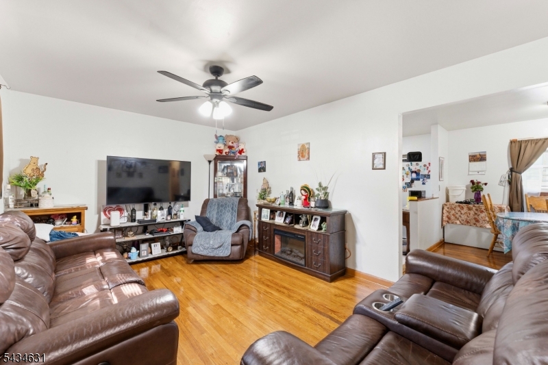 2072 Elizabeth Ave Property Photo 5