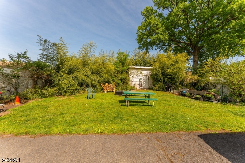 2072 Elizabeth Ave Property Photo 24