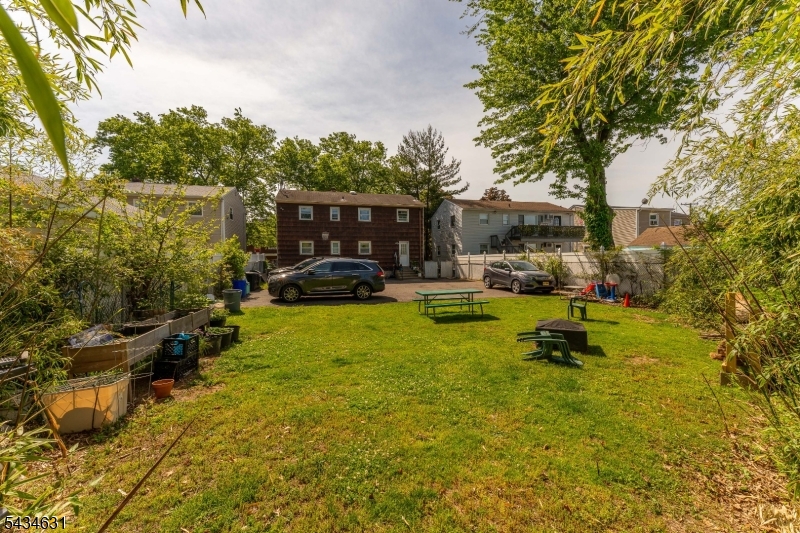 2072 Elizabeth Ave Property Photo 25