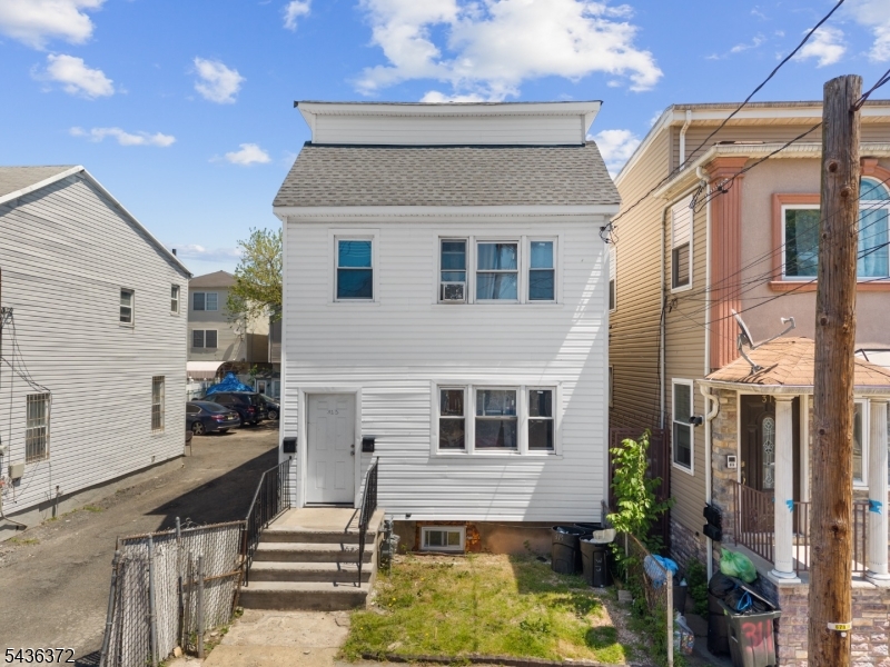 313 Livingston St Property Photo 1