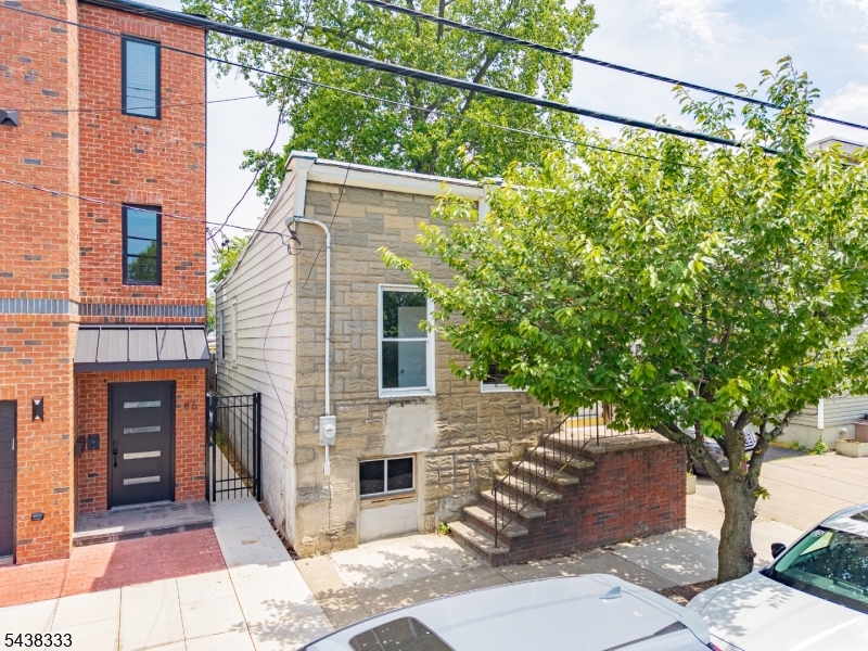 84 Heckel St Property Photo 1