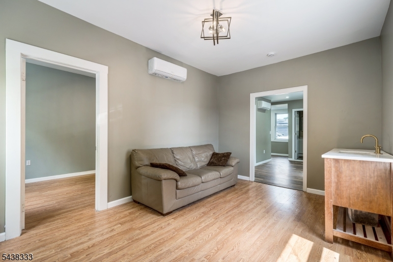 84 Heckel St Property Photo 2