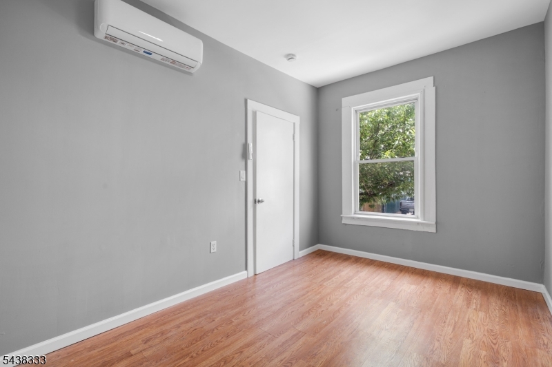 84 Heckel St Property Photo 7