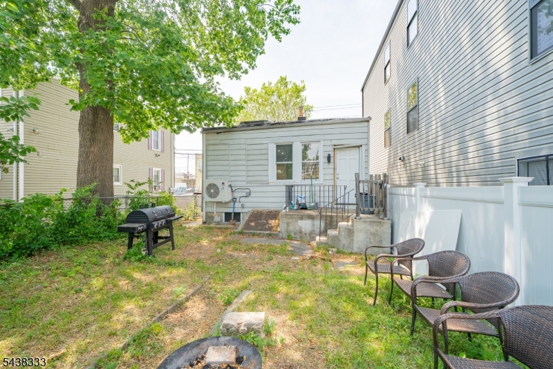 84 Heckel St Property Photo 13