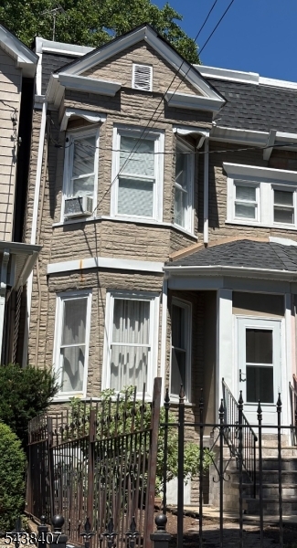 400 Summer Ave Property Photo 1
