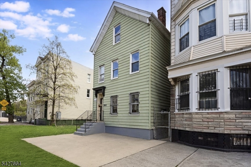 580 Hunterdon St Property Photo 18