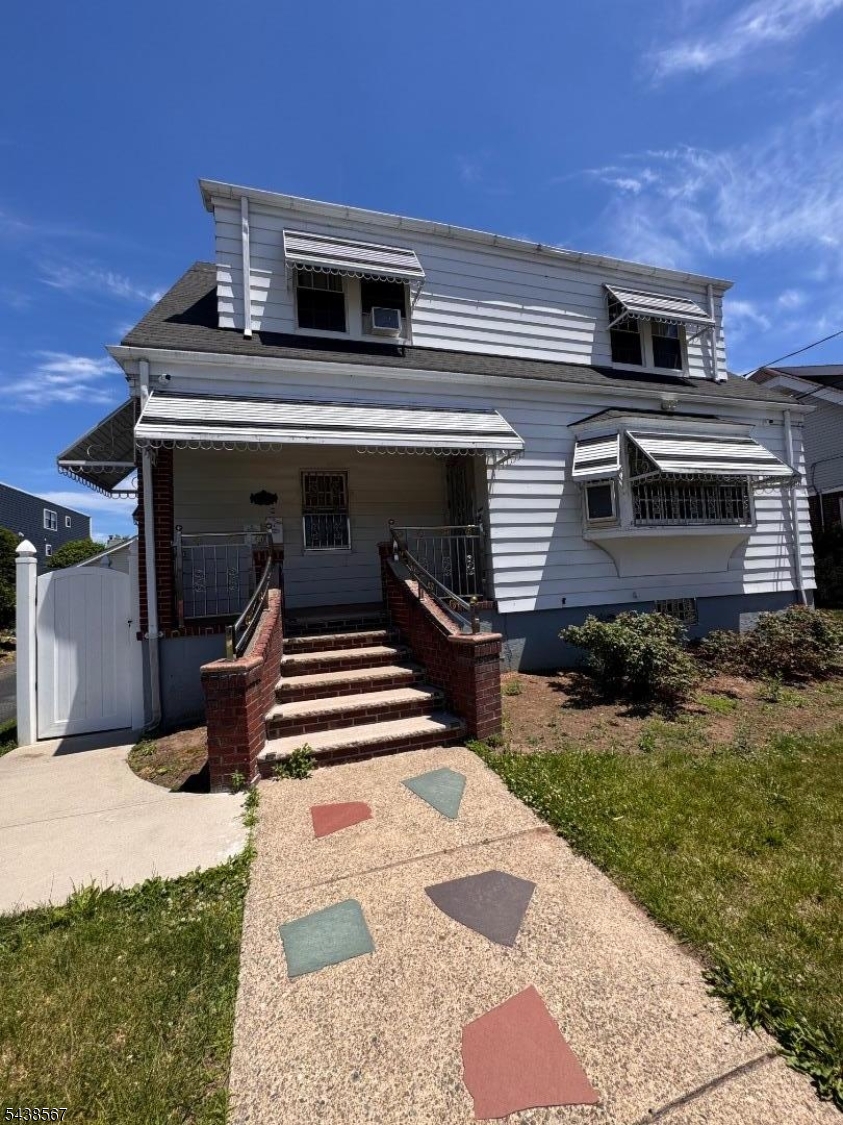 32 Lenox Ave Property Photo 1