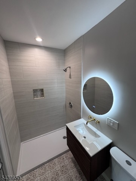64 Llewellyn Ave 1 Property Photo 15