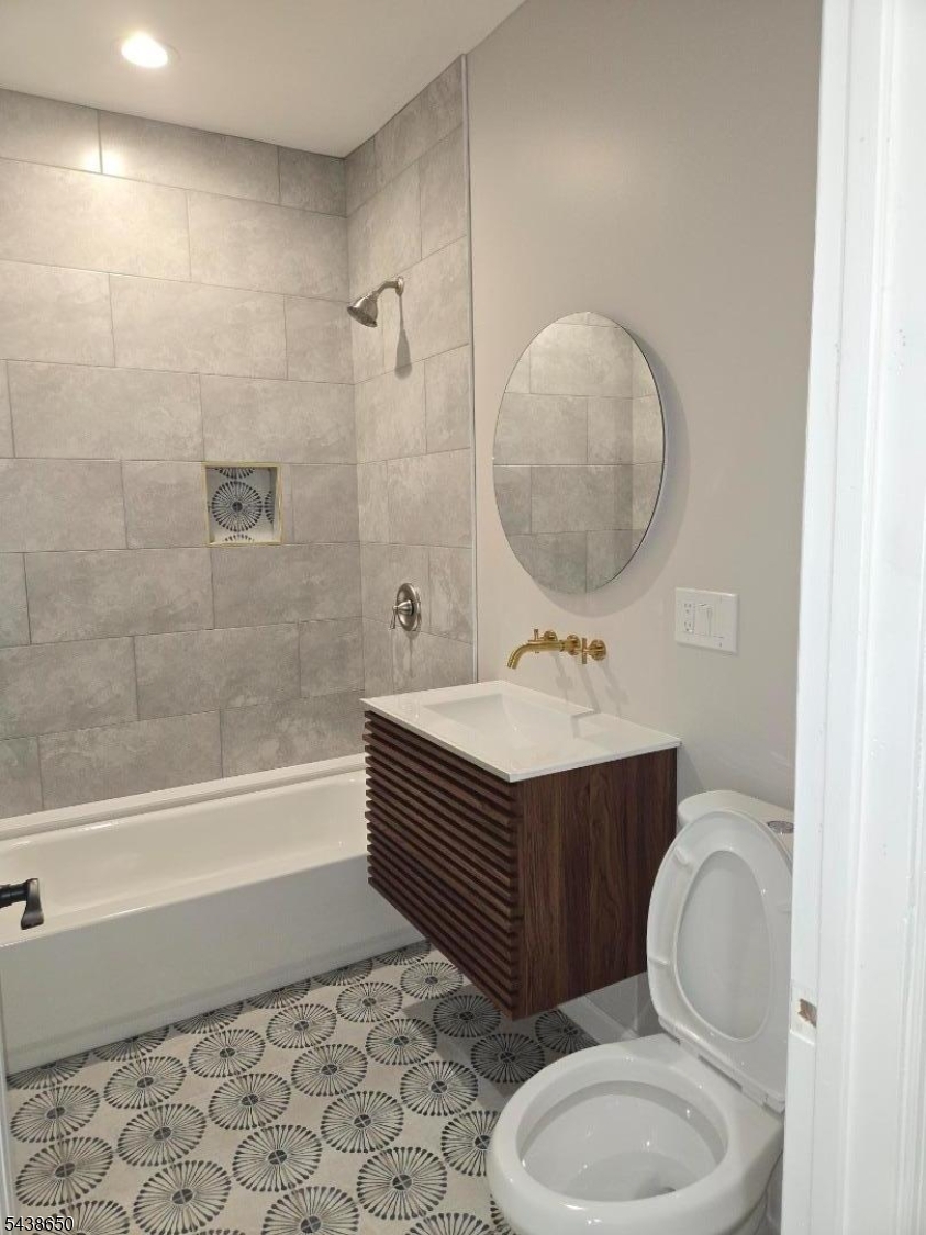 64 Llewellyn Ave 1 Property Photo 29