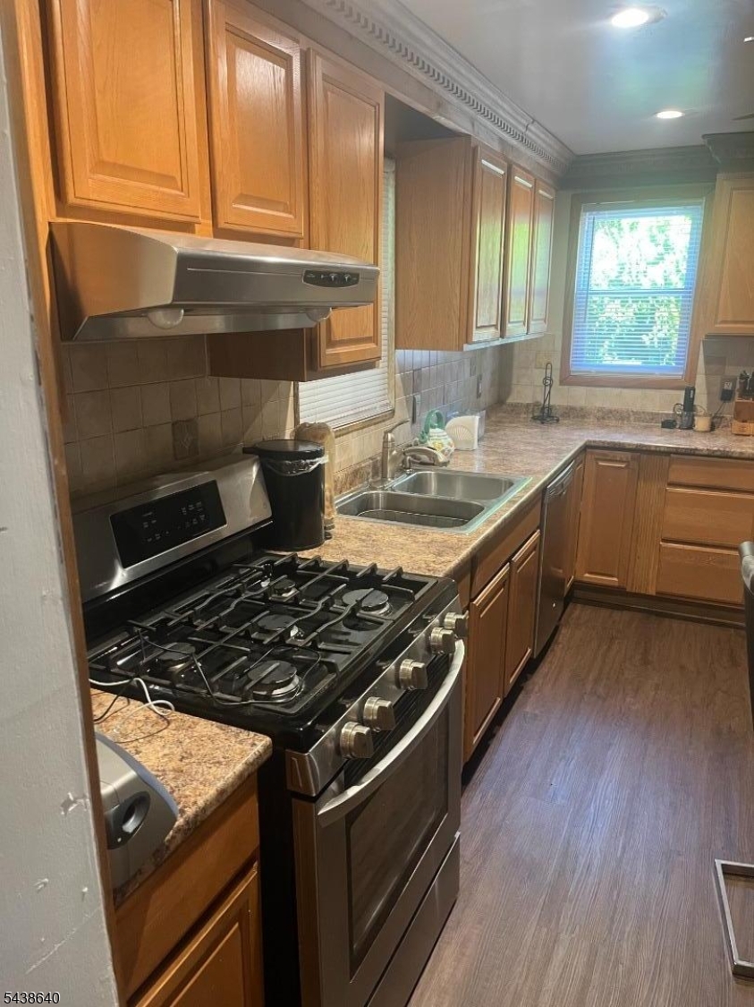 636 Washington Ave Property Photo 3
