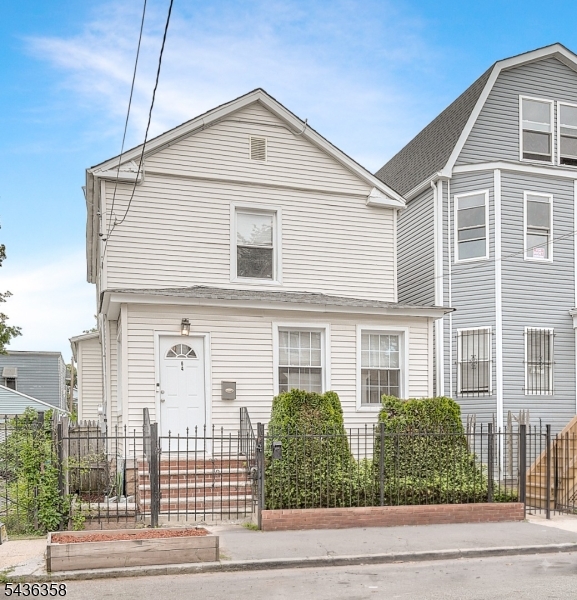 64 Norwood St Property Photo 1