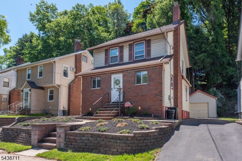 786 Broad St Property Photo 1