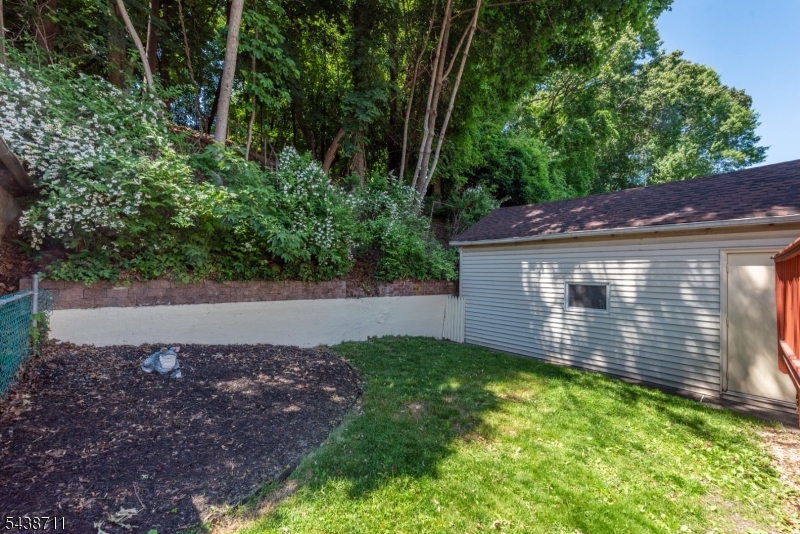 786 Broad St Property Photo 3