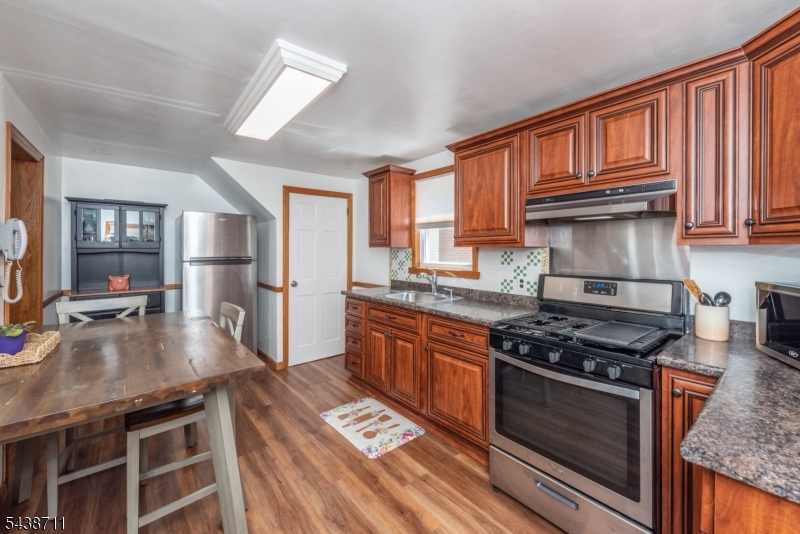 786 Broad St Property Photo 6