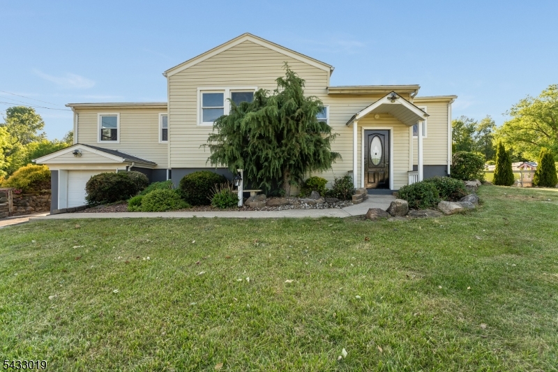 19 Columbus Cir Property Photo 1
