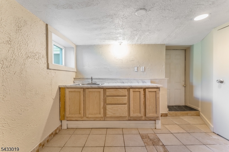 19 Columbus Cir Property Photo 28