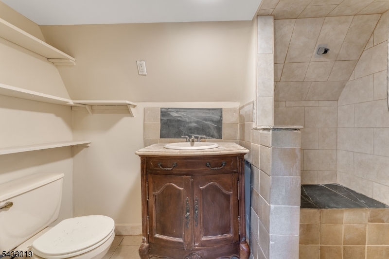 19 Columbus Cir Property Photo 29