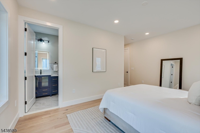 54 Nevsky St Property Photo 38