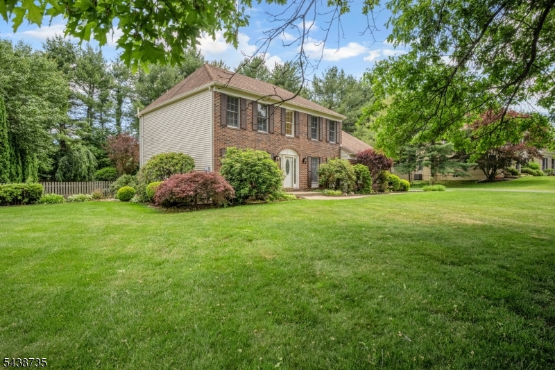 8 Glen Eagles Rd Property Photo 2