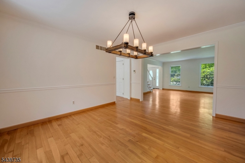 8 Glen Eagles Rd Property Photo 5