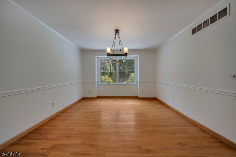 8 Glen Eagles Rd Property Photo 6