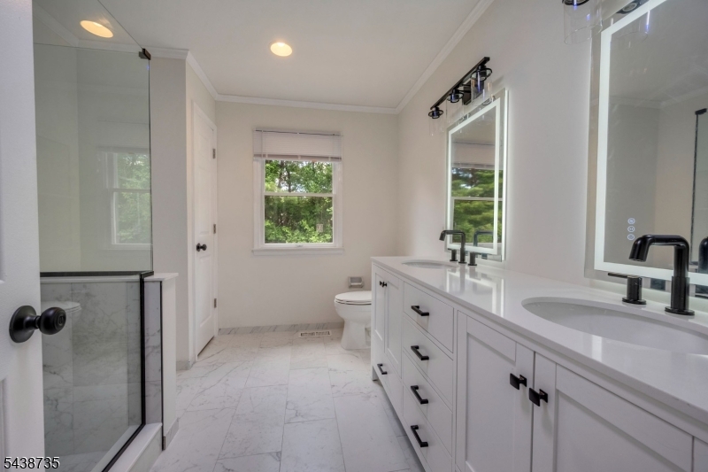 8 Glen Eagles Rd Property Photo 15