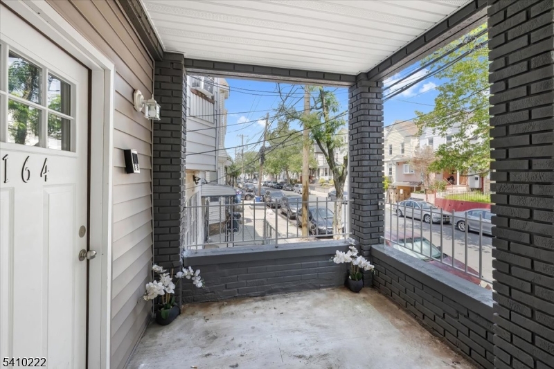164 Parker St Property Photo 5
