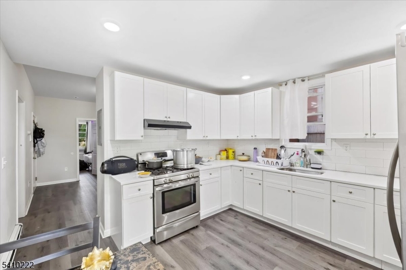 164 Parker St Property Photo 8