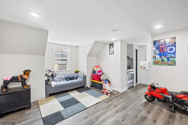 164 Parker St Property Photo 16